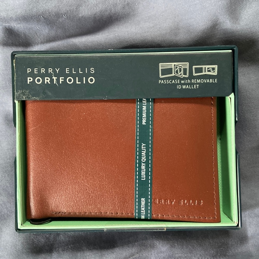 Perry Ellis Portfolio Wallet